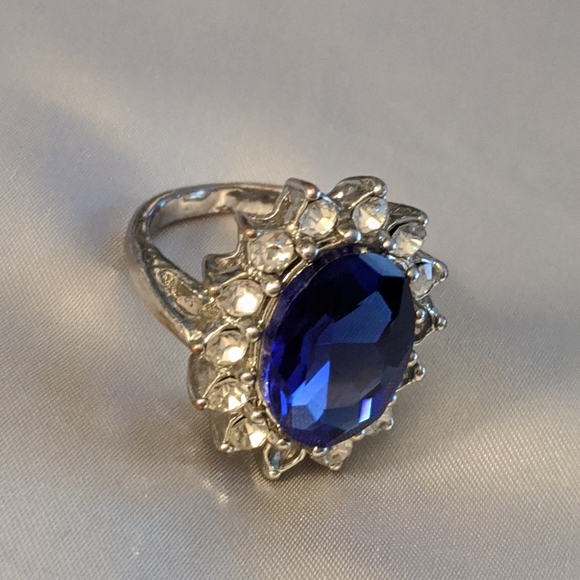 Vintage Statement Ring - Picture 9 of 10